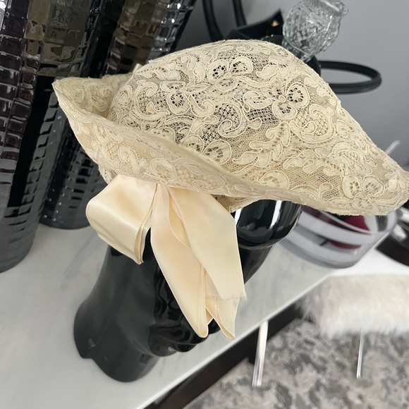 Rare museum quality 1930s bridal hat Chantilly lace and ribbons cream - Picture 14 of 15